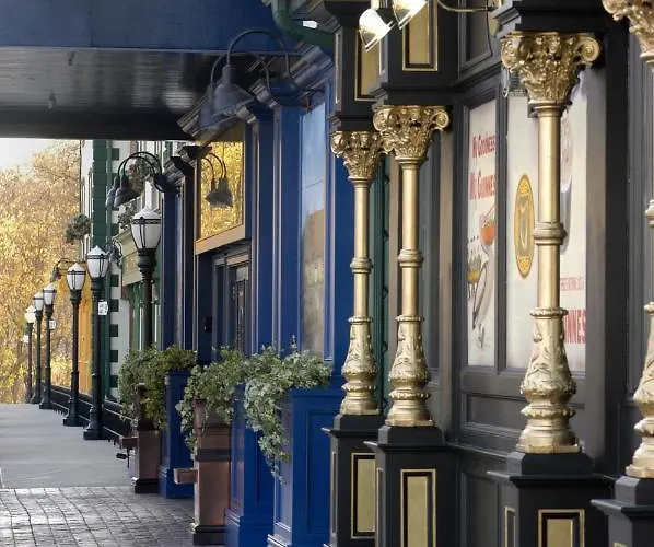 Irish & Hotel Galena