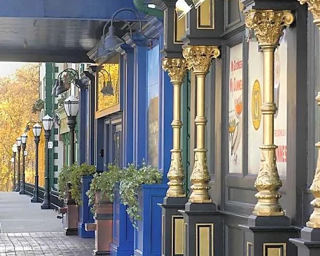 Irish & Hotel Galena