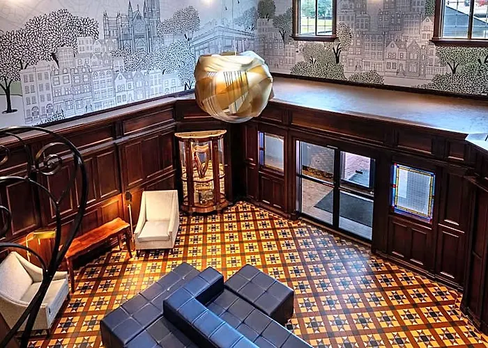 Hotel Irish &